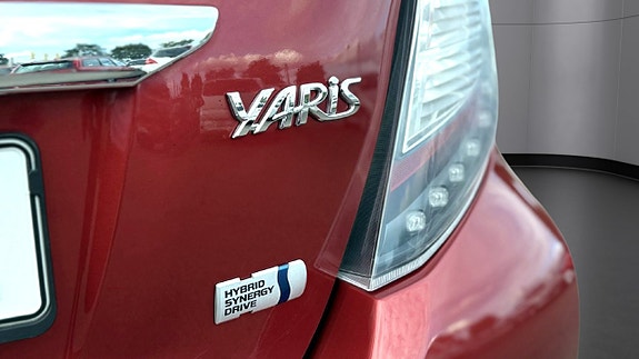 Toyota Yaris 15 of 19