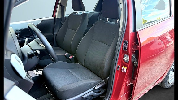 Toyota Yaris 17 of 19