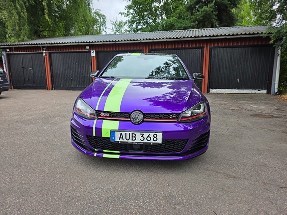 Volkswagen Golf VII 2 of 6