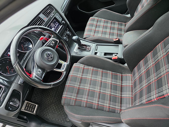 Volkswagen Golf VII 6 of 6