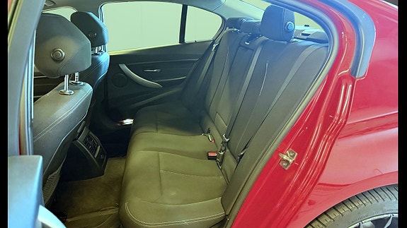 BMW 320d 16 of 22