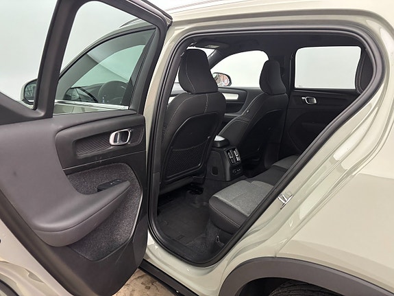 Volvo XC40 15 of 23
