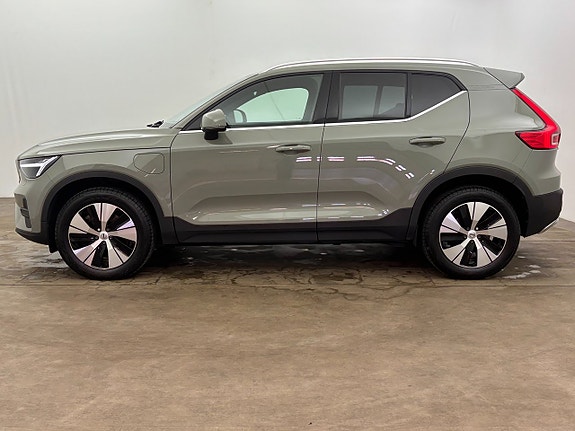 Volvo XC40 3 of 23