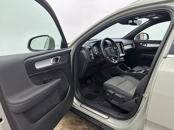Volvo XC40 13 of 23