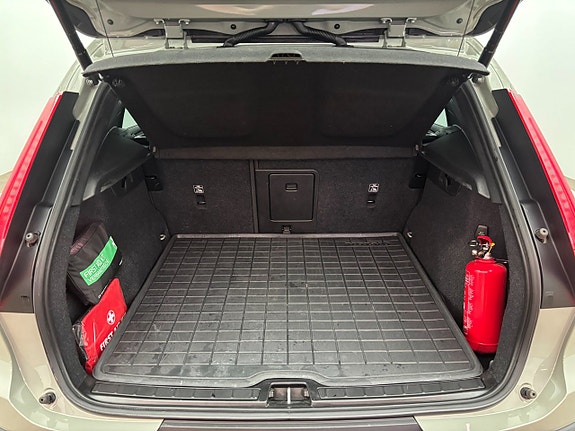 Volvo XC40 10 of 23
