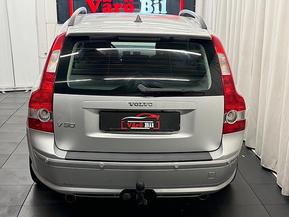 Volvo V50 4 of 23