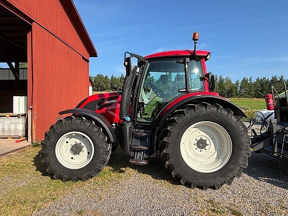 Valtra N154 12 of 16