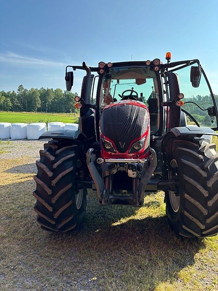 Valtra N154 3 of 16