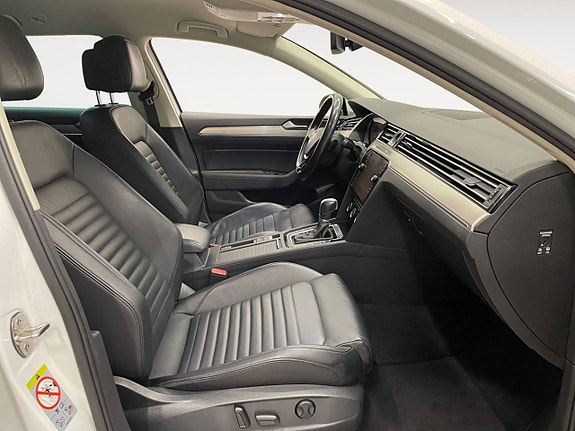 Volkswagen Passat 15 of 23