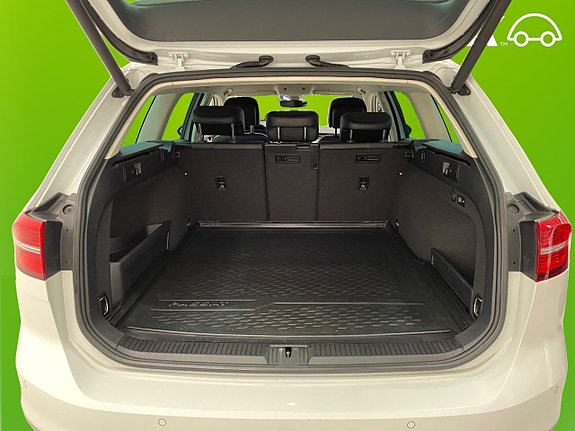 Volkswagen Passat 16 of 23
