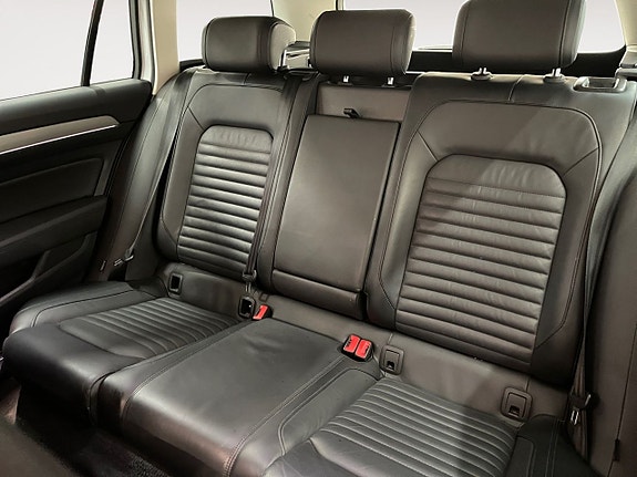 Volkswagen Passat 14 of 23