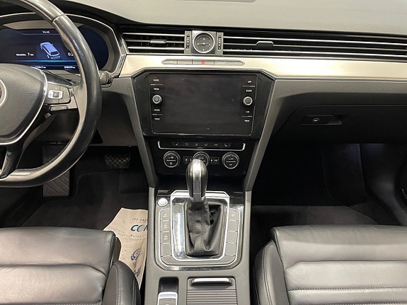 Volkswagen Passat 11 of 23