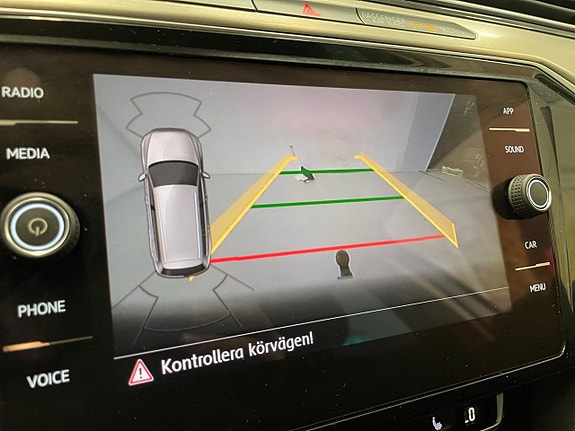 Volkswagen Passat 18 of 23