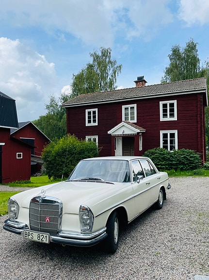 Mercedes-Benz 250 SE 2 of 7