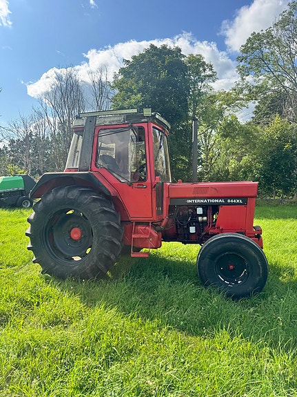 International 844 XL 4 of 9