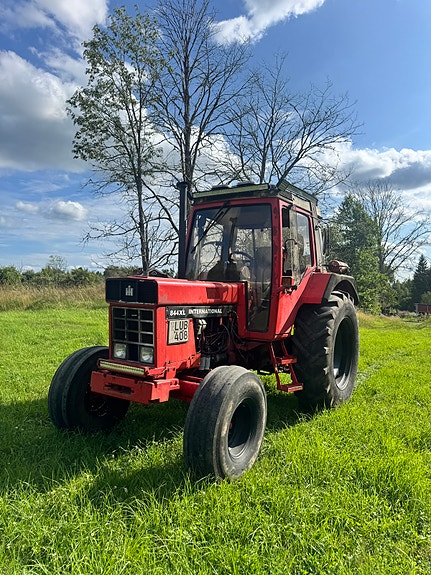 International 844 XL 2 of 9