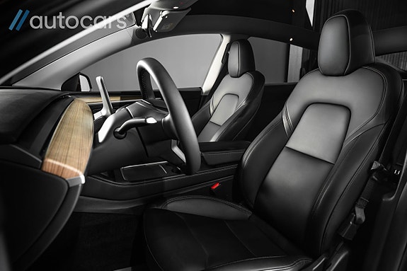 Tesla Model Y 29 of 30