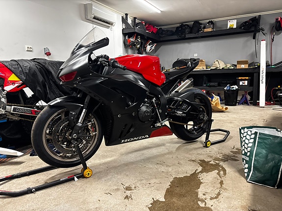 Honda CBR1000RR 2 of 3