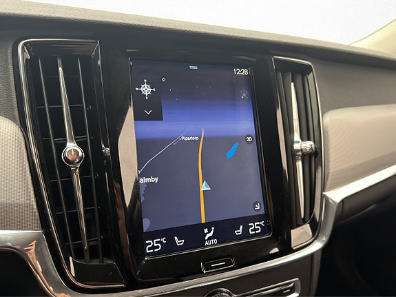 Volvo V90 26 of 30
