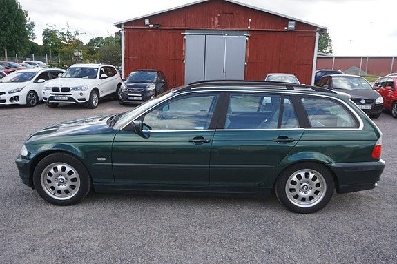 BMW 320i 4 of 9