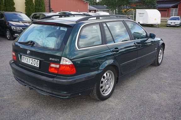 BMW 320i 2 of 9