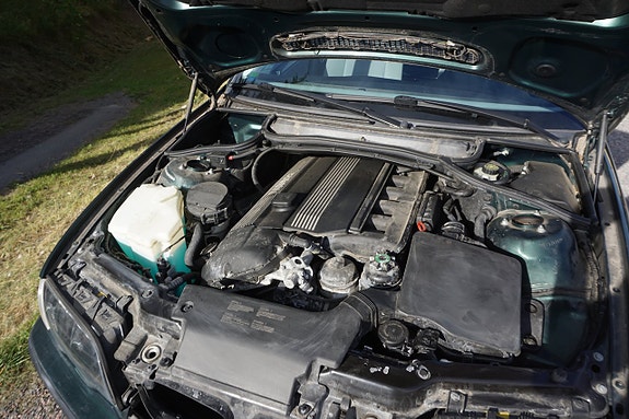 BMW 320i 9 of 9