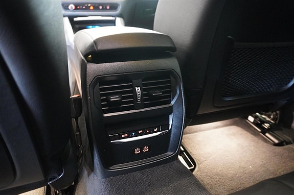 BMW i4 7 of 16