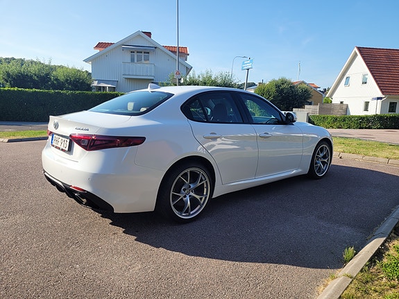 Alfa Romeo Giulia 3 of 7