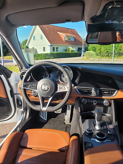 Alfa Romeo Giulia 7 of 7