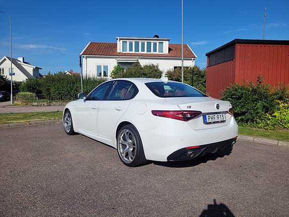 Alfa Romeo Giulia 2 of 7