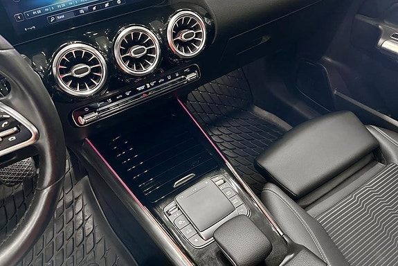 Mercedes-Benz GLA250 e 12 of 19