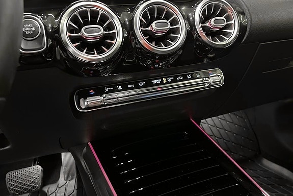 Mercedes-Benz GLA250 e 13 of 19