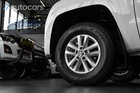 Volkswagen Amarok 8 of 29