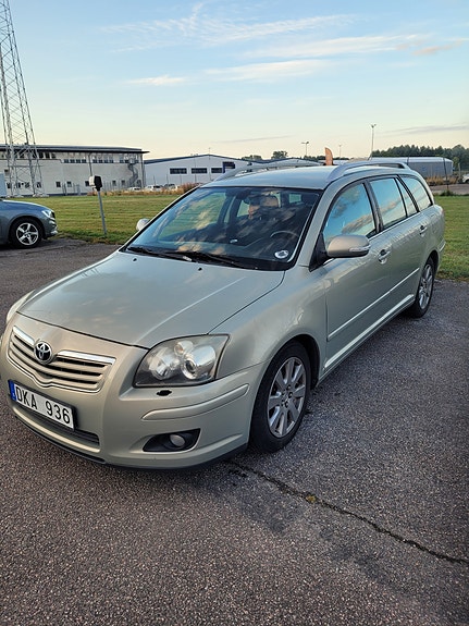 Toyota Avensis 3 of 5