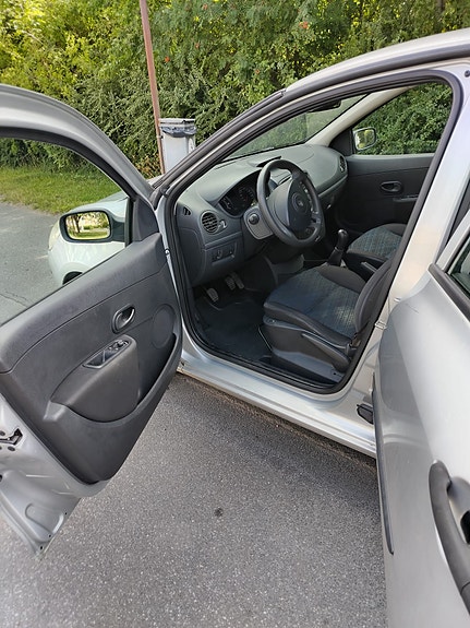 Renault Clio 10 of 14