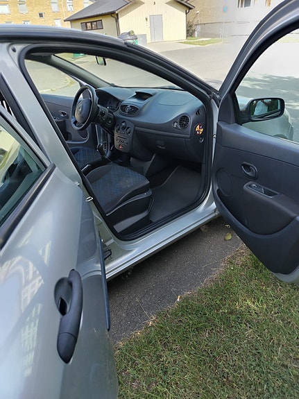 Renault Clio 9 of 14