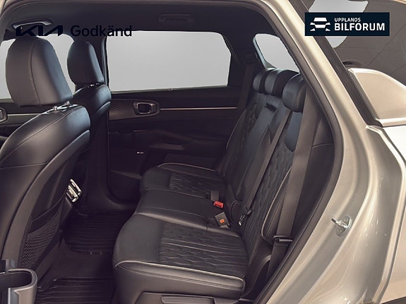 Kia Sorento 9 of 19