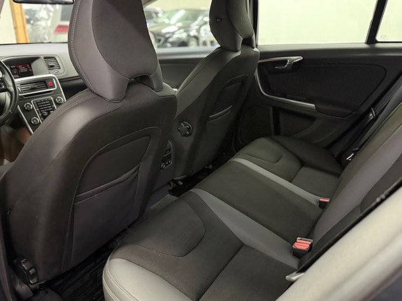 Volvo V60 13 of 13
