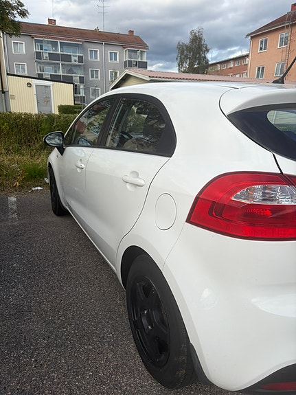 Kia Rio 2 of 6