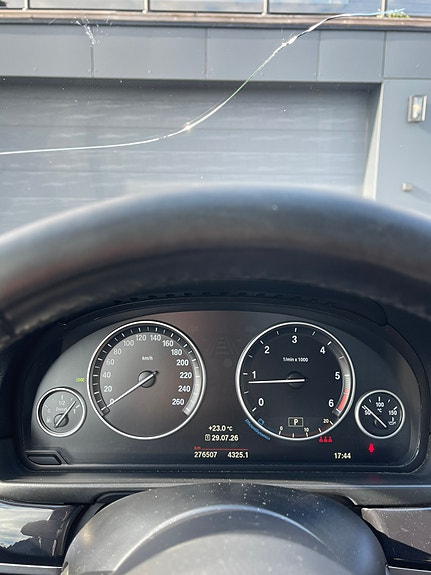 BMW 520d 5 of 8