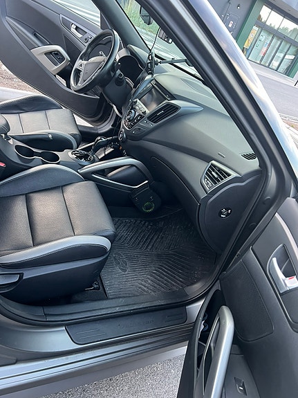 Hyundai Veloster 9 of 13