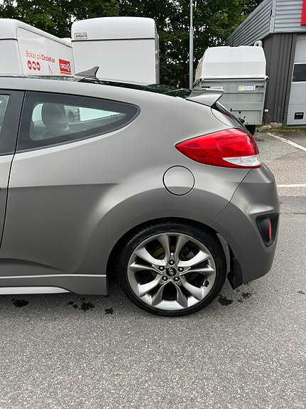 Hyundai Veloster 4 of 13