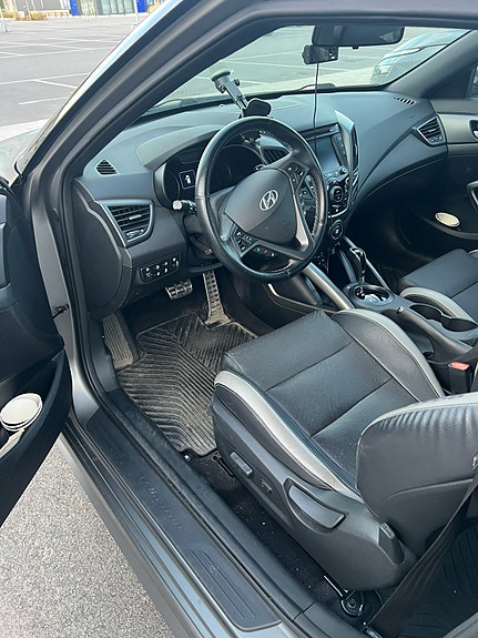 Hyundai Veloster 8 of 13