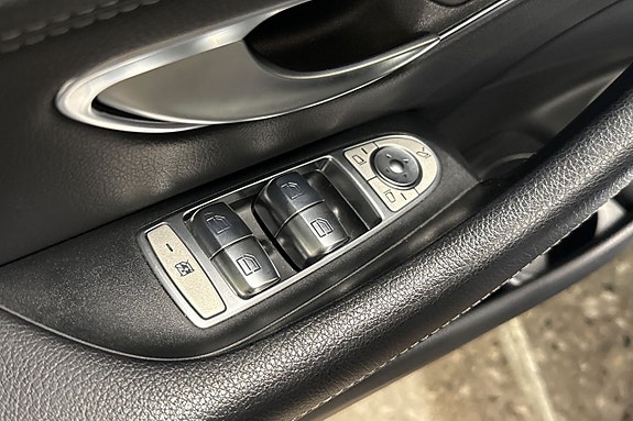 Mercedes-Benz E300 e 17 of 23