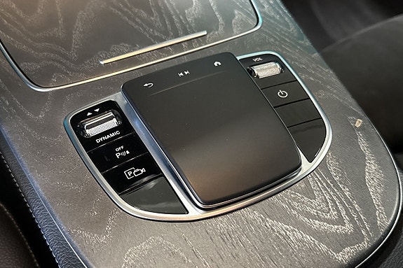Mercedes-Benz E300 e 18 of 23
