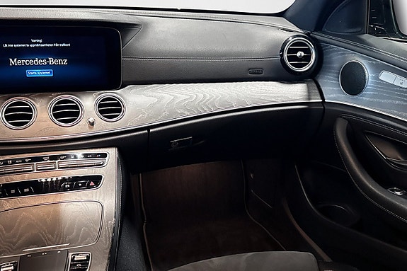 Mercedes-Benz E300 e 15 of 23