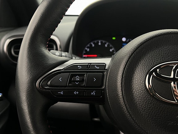 Toyota Yaris 13 of 27
