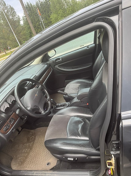Chrysler Sebring 5 of 7