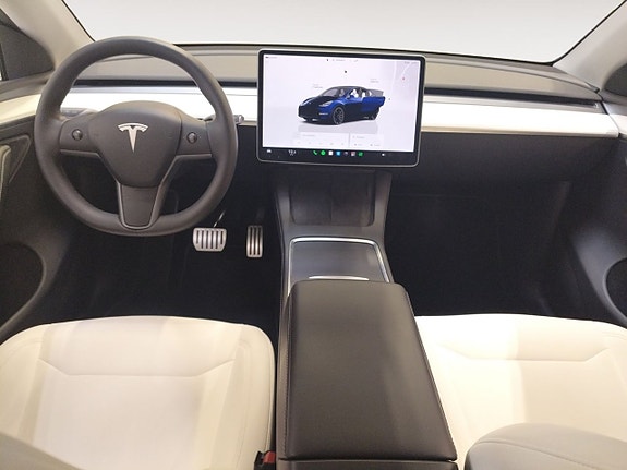Tesla Model Y 10 of 20