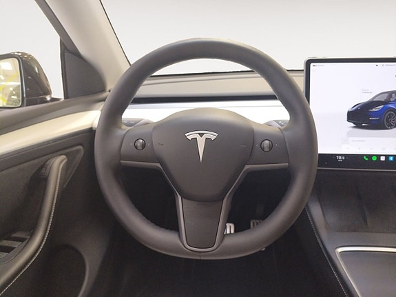 Tesla Model Y 12 of 20